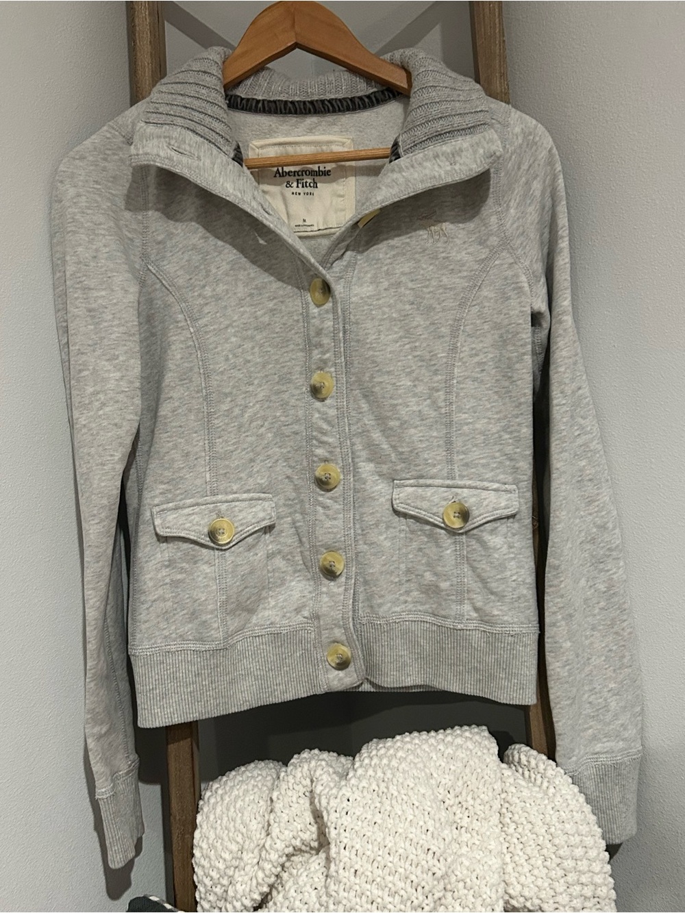 Abercrombie & Fitch Vintage Y2K Light Gray Button-Front Knit Jacket